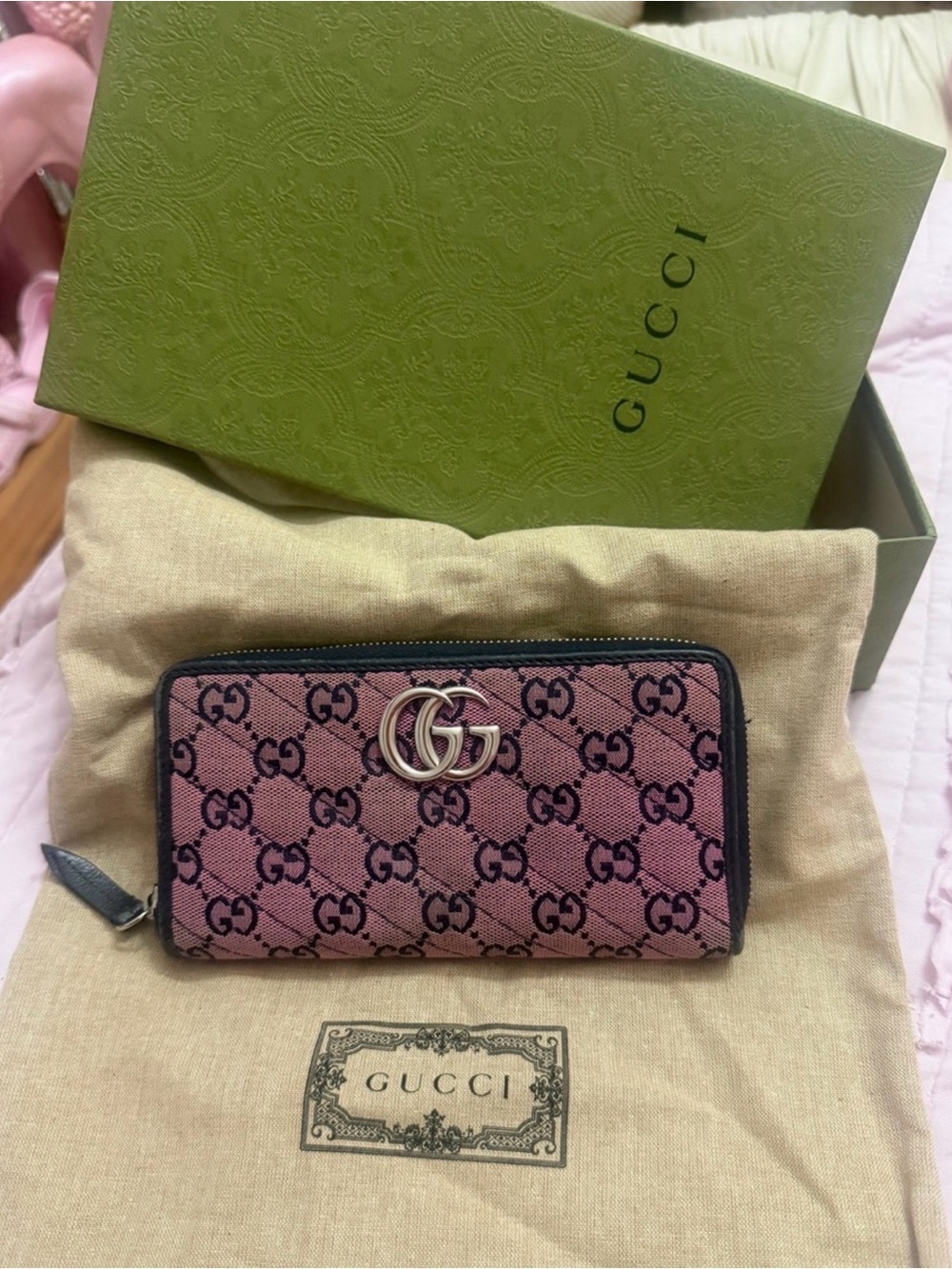 Authentic Gucci GG Marmont Long Wallet
Used in good condition